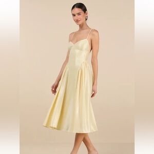Lulu’s Paride Shiny Light Yellow Gathered Lace-Up Midi Dress
